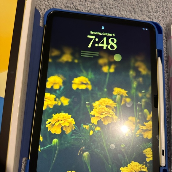 Yellow 10th generation, Apple iPad - Picture 5 of 6